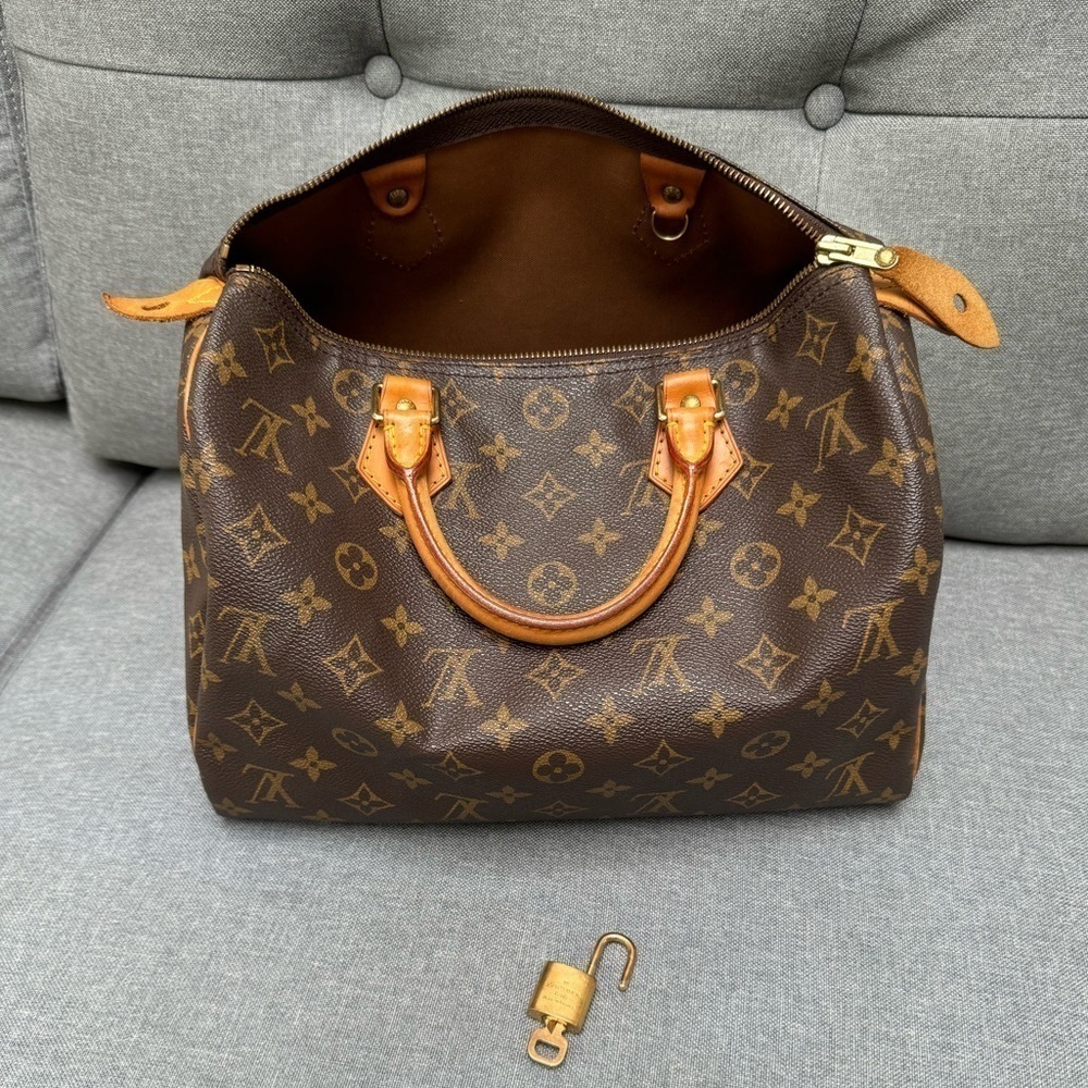 🔸Shop Preloved LUXURY on my Closet:Authenticity Guaranteed on $700+ Purc…​​​​ - Picture 14 of 16